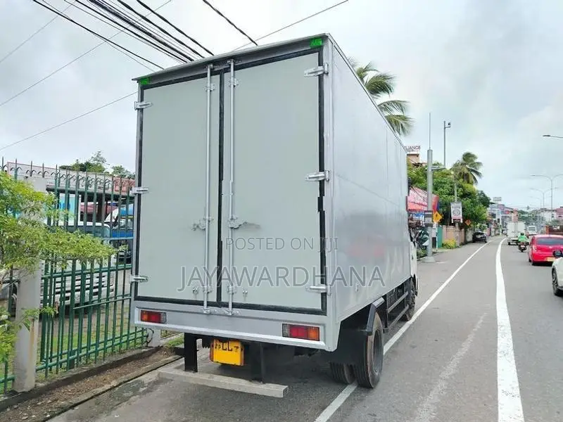 Hino Dutro WU710 14.5 FT DUNU 2015
