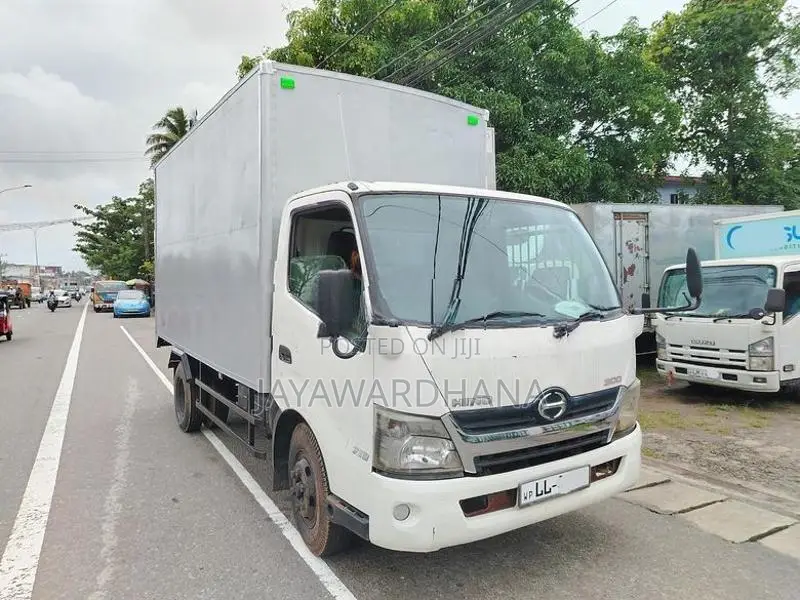 Hino Dutro WU710 14.5 FT DUNU 2015