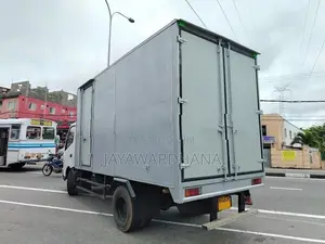 Hino Dutro WU710 14.5 FT DUNU 2015