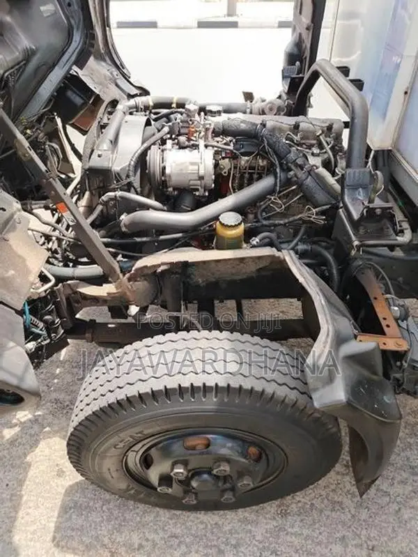 Hino Dutro WU710 14.5 FT DUNU 2015