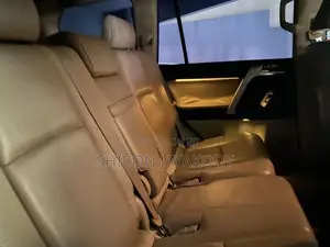 Toyota Land Cruiser Prado 2011