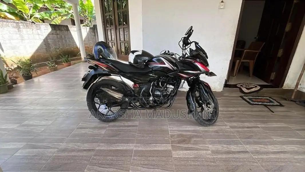 Bajaj Discover 150 F 2016