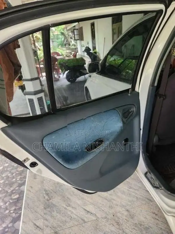 Toyota Vitz 2000