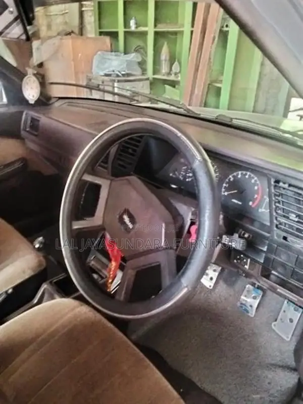 Nissan Sunny 1986