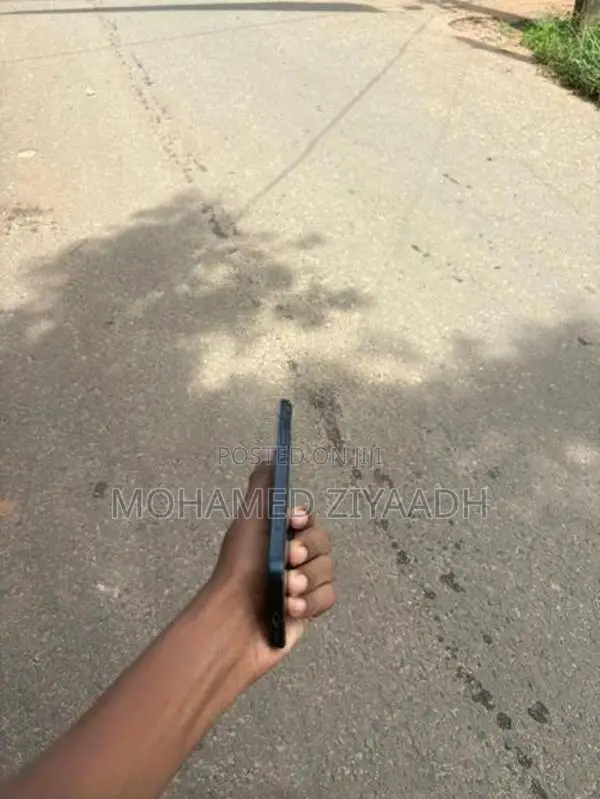 Apple iPhone 13 (Used)