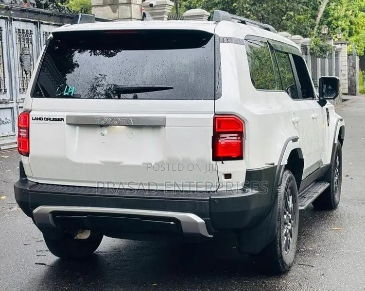 Toyota Land Cruiser Prado VX 2025