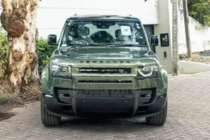 Land Rover Defender P300E Plugin 2025