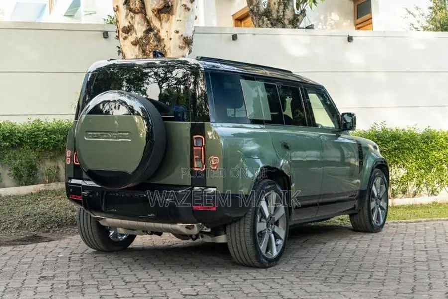 Land Rover Defender P300E Plugin 2025