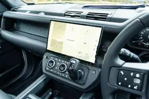 Land Rover Defender P300E Plugin 2026