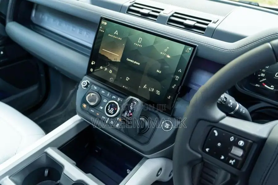 Land Rover Defender P300E Plugin 2025
