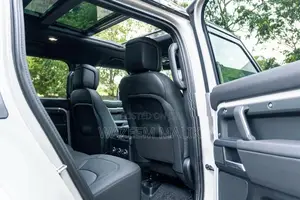 Land Rover Defender P300E Plugin 2026