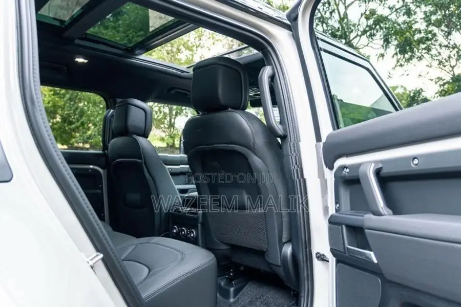 Land Rover Defender P300E Plugin 2026