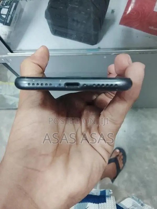 Apple iPhone 8 (Used)
