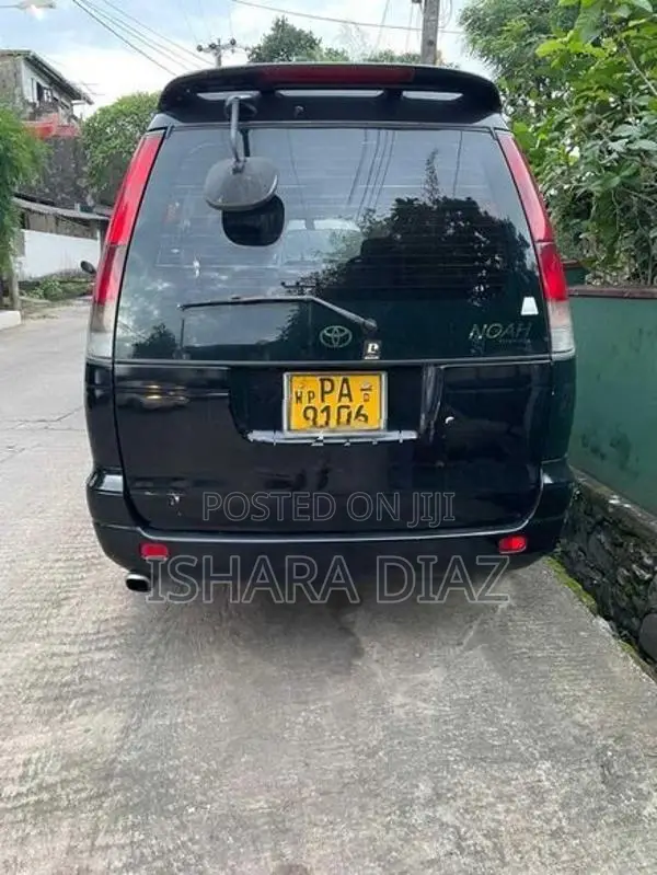 Toyota Noah 2002