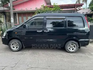Toyota Noah 2002