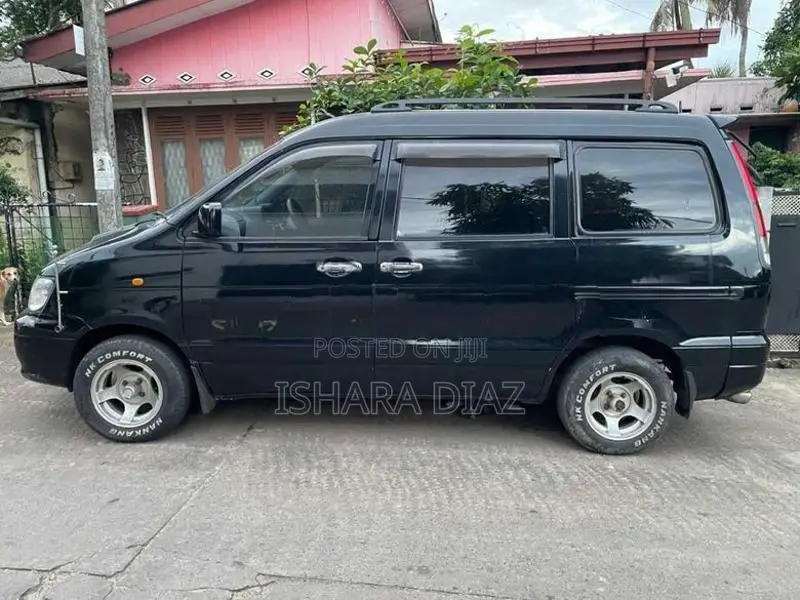 Toyota Noah 2002