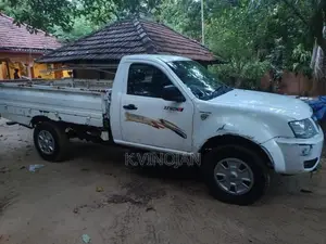 Tata Xenon 2014