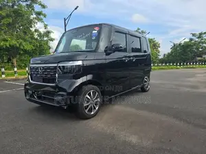Honda N-Box Custom 2024