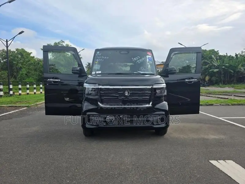 Honda N-Box Custom 2024