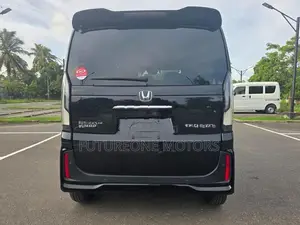 Honda N-Box Custom 2024
