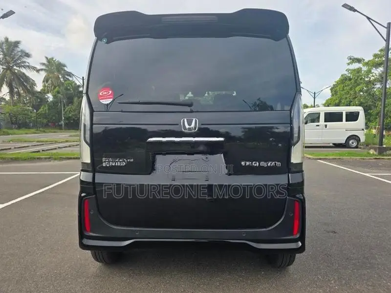 Honda N-Box Custom 2024