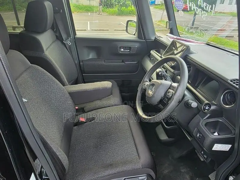 Honda N-Box Custom 2024