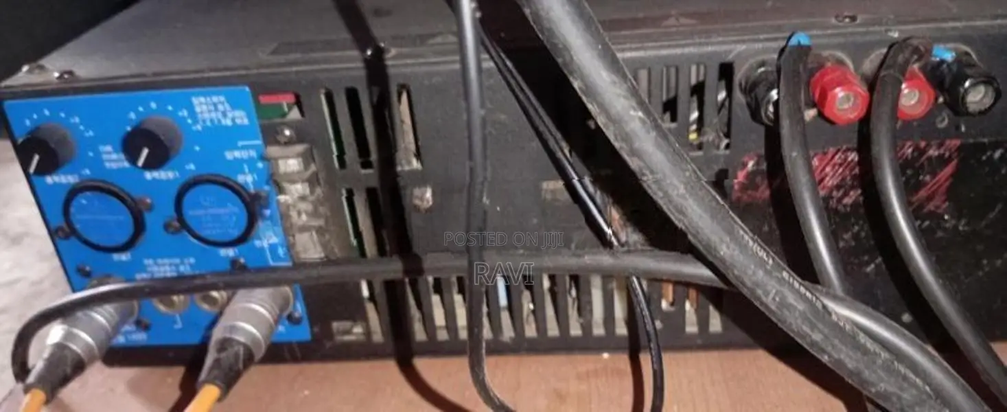 QSC 1200 W Amplifier