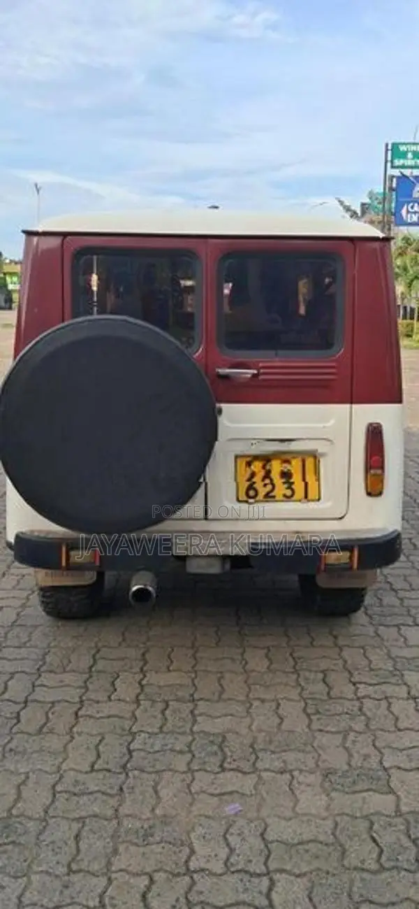 Mitsubishi 4DR j36 1981