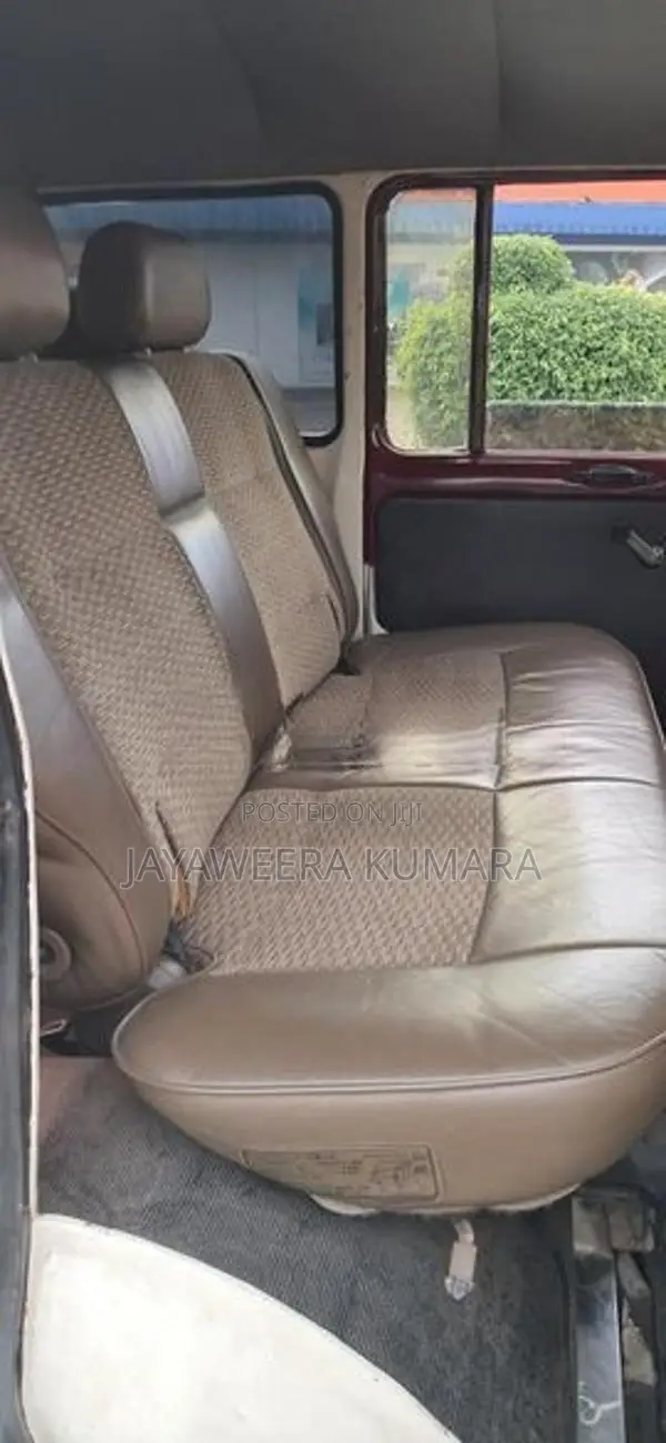 Mitsubishi 4DR j36 1981