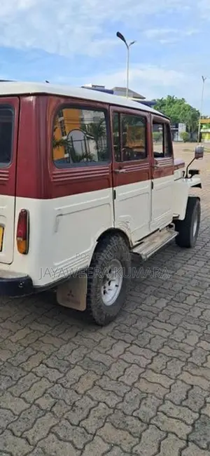 Mitsubishi 4DR j36 1981