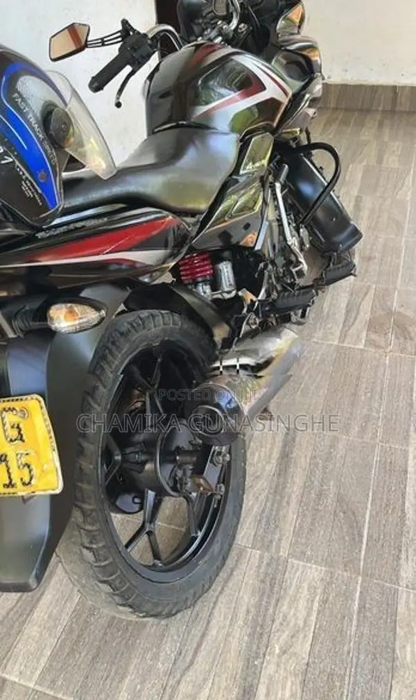 Bajaj Discover 150 F 2016