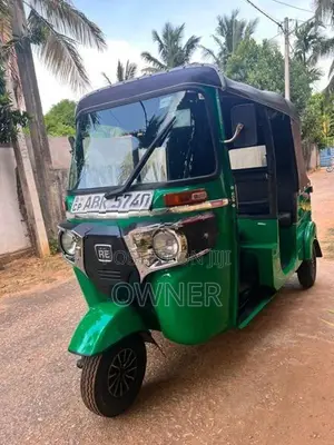 Bajaj RE 2018