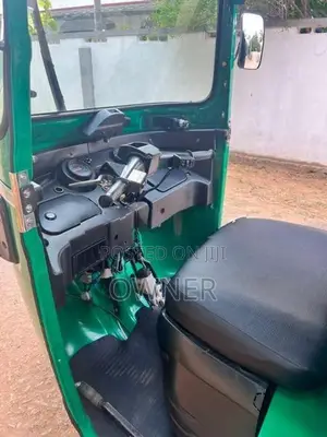 Bajaj RE 2018
