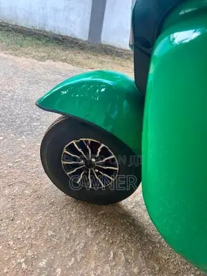 Bajaj RE 2018
