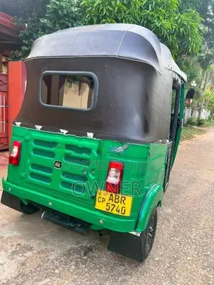 Bajaj RE 2018