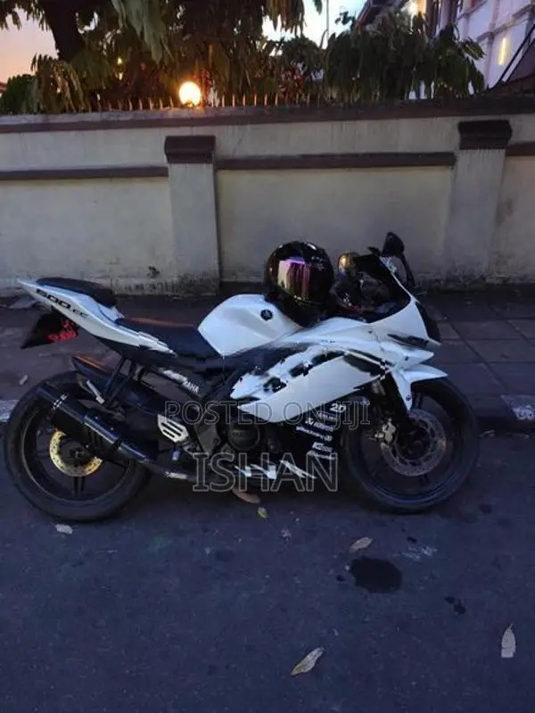 Yamaha R15 v2 2016