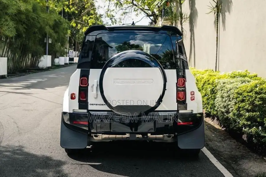 Land Rover Defender P400 Plugin 2025