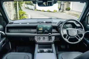 Land Rover Defender P400 Plugin 2025