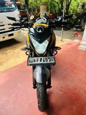 Bajaj Pulsar NS200 Yellow 2018