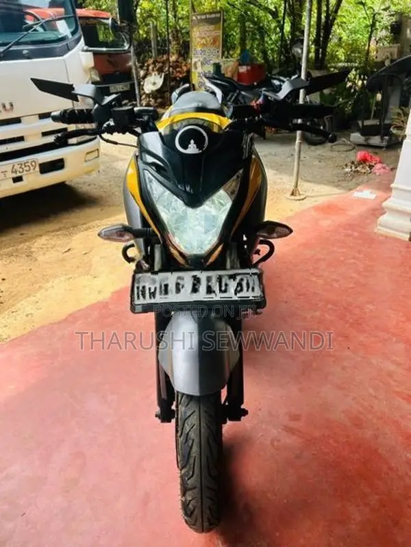Bajaj Pulsar NS200 Yellow 2018