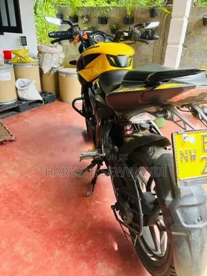 Bajaj Pulsar NS200 Yellow 2018