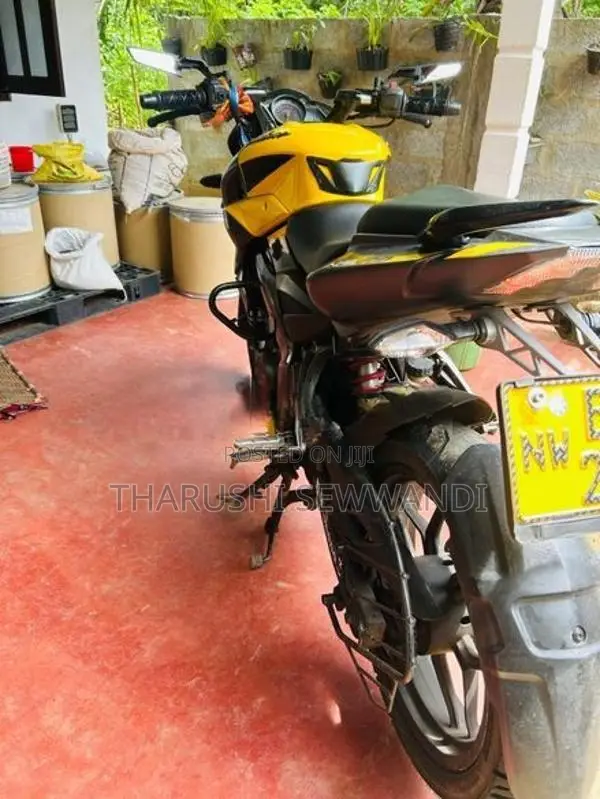 Bajaj Pulsar NS200 Yellow 2018