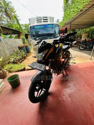 Bajaj Pulsar NS200 Yellow 2018