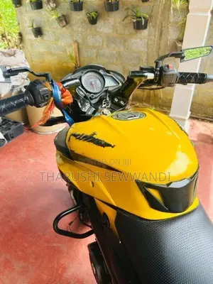 Bajaj Pulsar NS200 Yellow 2018