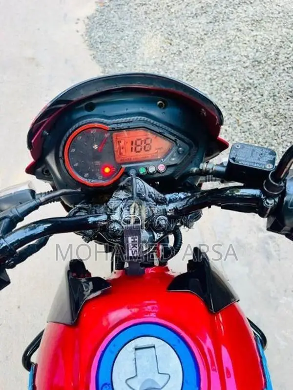 Bajaj Pulsar 200 2011 wq