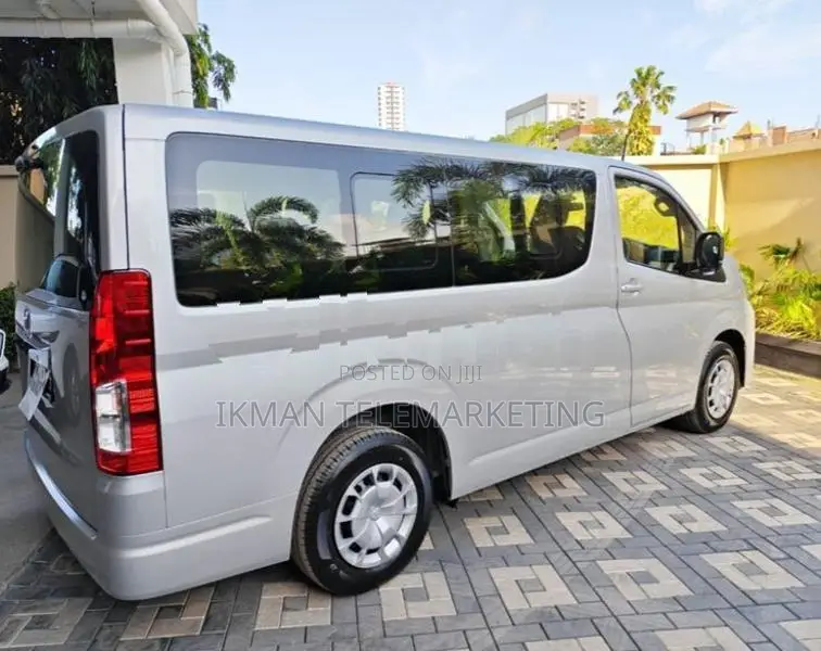 Toyota Hiace Flat Roof 2026