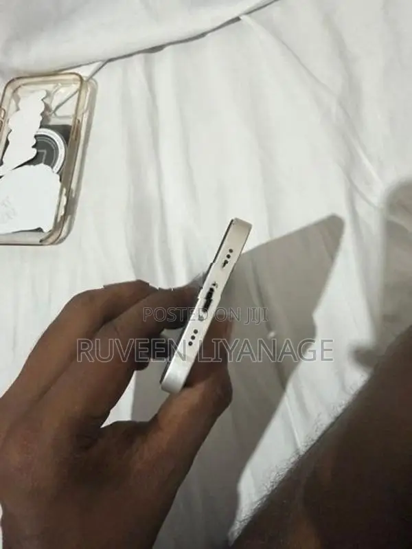 Apple iPhone 13 (Used)