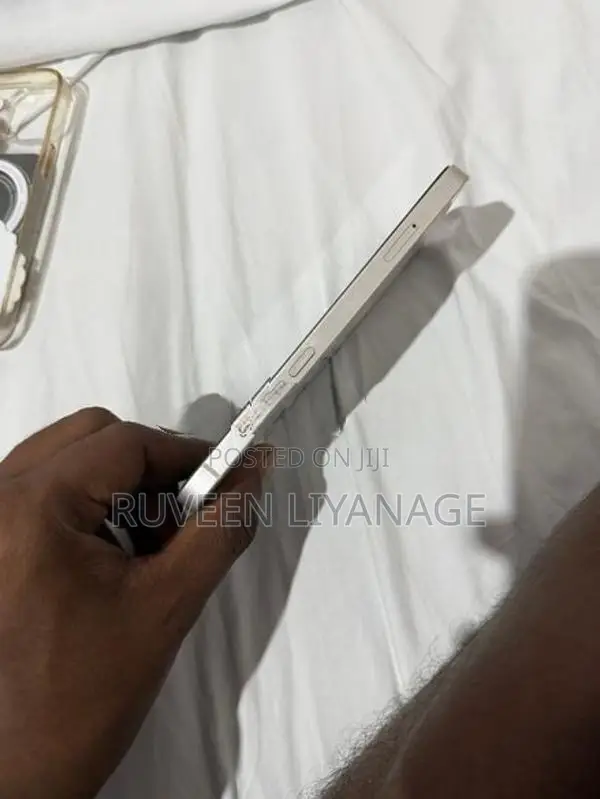 Apple iPhone 13 (Used)