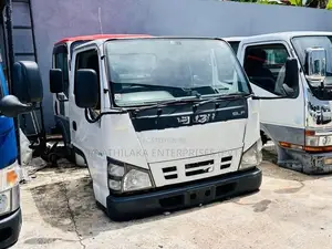 Isuzu ELF 150 12v Cabin