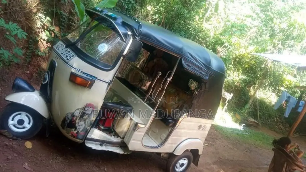 Bajaj RE 2005